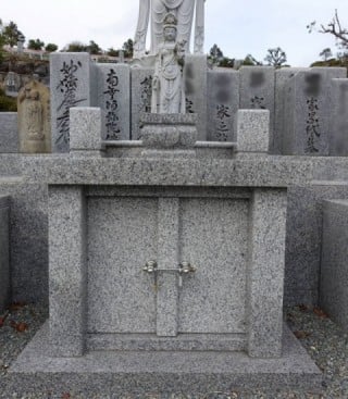 正面中央合祠葬の入り口 正面中央合祠葬の入り口